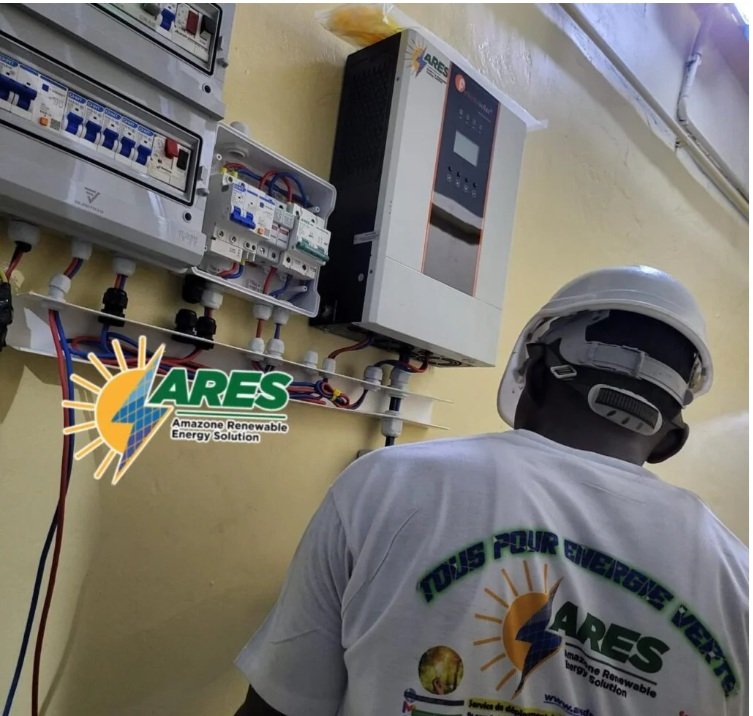 Solaire, domotique et blindage industriel : Comment ARES DRC a métamorphosé le bureau d’échange « Jonathan Is Change » à Kisangani en un modèle de modernité énergétique